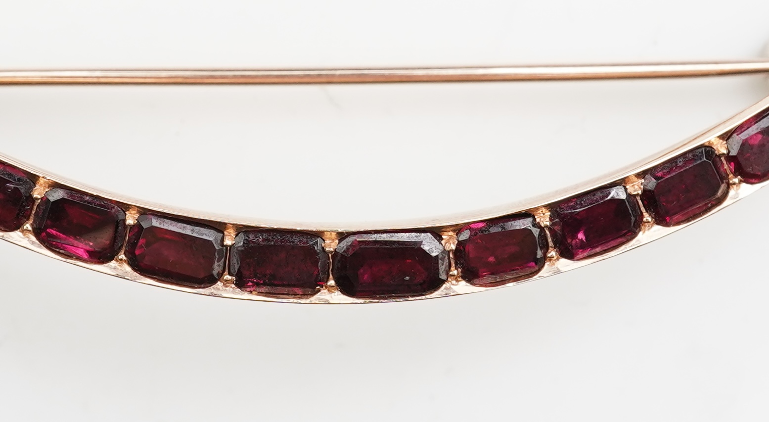 A late Victorian garnet brooch, late 19th century